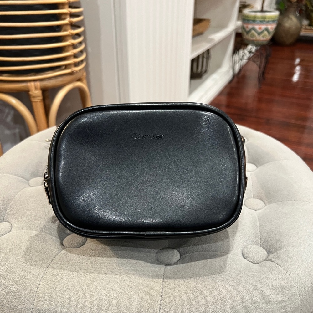 Calvin‎ Klein Black Leather Crossbody Bag